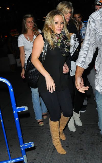 hilary-duff-brit-8249-4.jpg