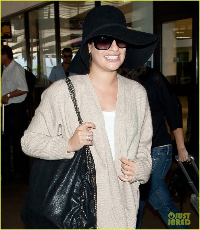 lea-michele-leaves-paris-01.jpg