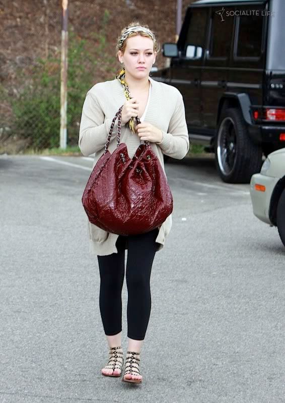 gallery_enlarged-hilary-duff-cof-3.jpg