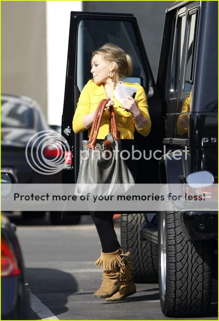 hilary-duff-muxo-handbag-04.jpg