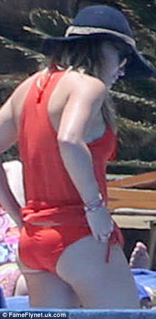 article-2323703-19C0E4DC000005DC-239_306x624.jpg