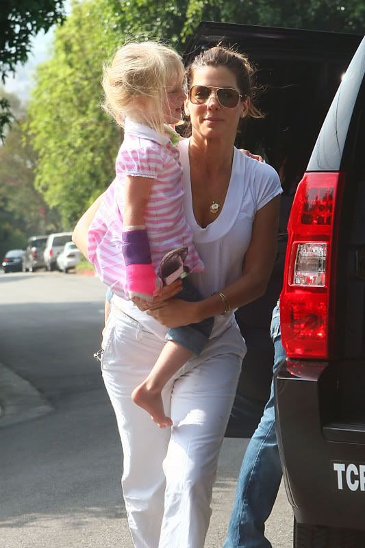 35920_Celebutopia-Sandra_Bullock_ta.jpg