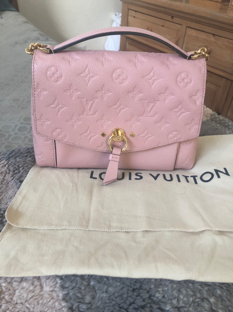 Louis Vuitton Blanche BB  What Fits Inside 