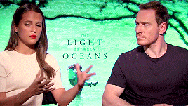 tumblr_obfa84wB1V1qzs7uio4_400.gif