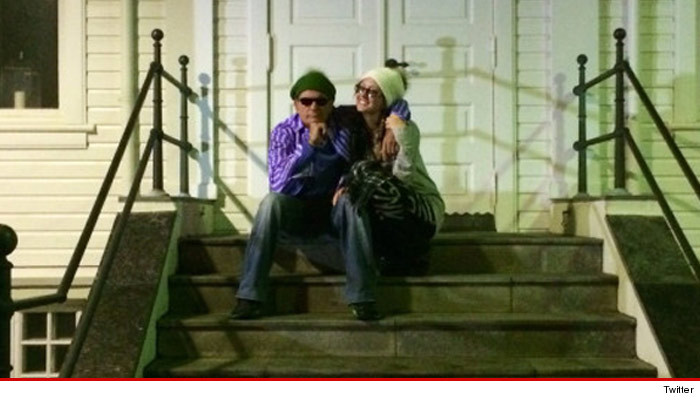 0105-charlie-sheen-stairs-twitter-3.jpg