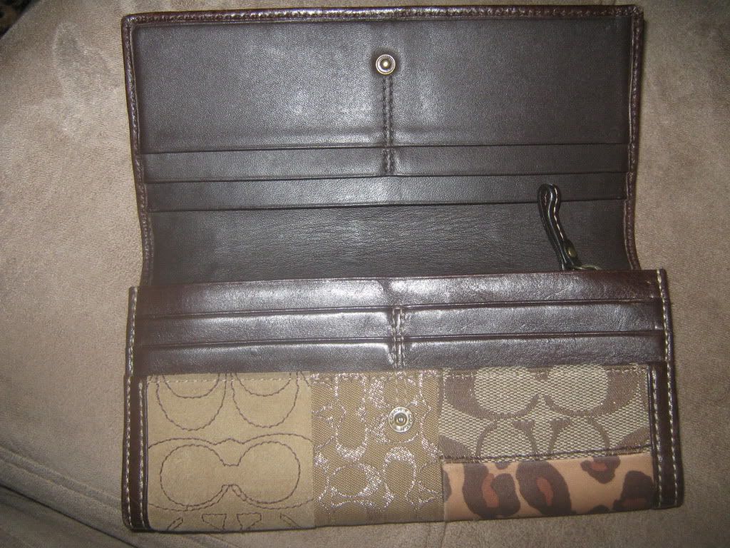 coachwallet002.jpg
