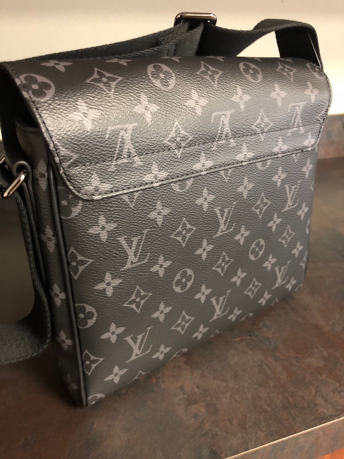 LOUIS VUITTON DISTRICT PM MONOGRAM ECLIPSE CANVAS M44000 - We Replica! -  Best Replica Website