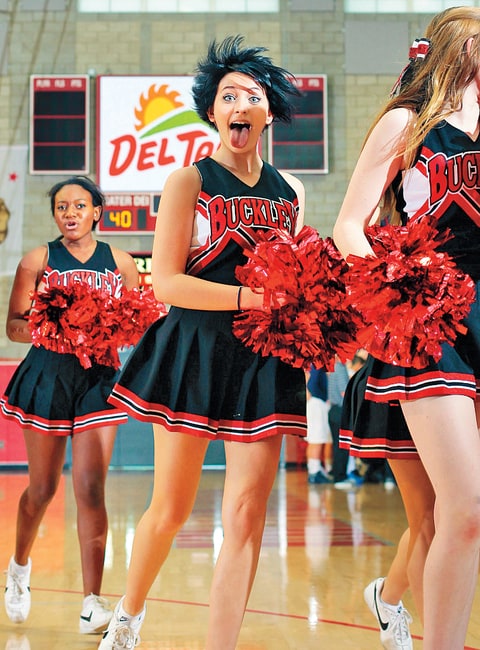paris-cheerleader-ecfb3ca8-4991-41ce-a2b6-90a5c0bb1bc1.jpg