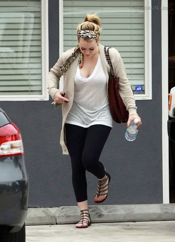 gallery_enlarged-hilary-duff-cof-9.jpg