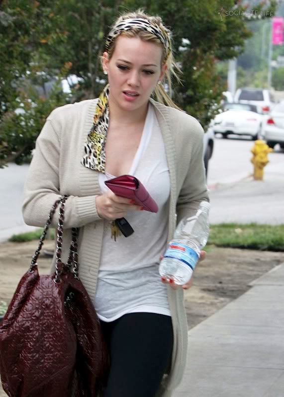 gallery_enlarged-hilary-duff-cof-12.jpg