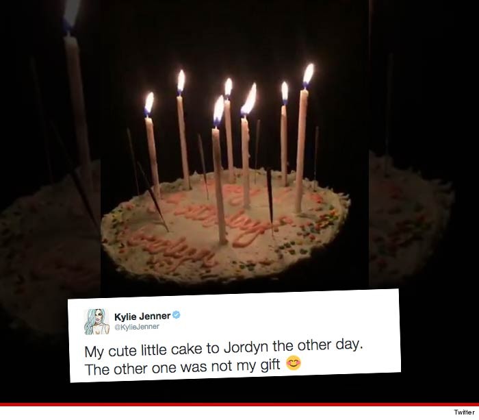 0924-kylie-cake-twitter-3.jpg