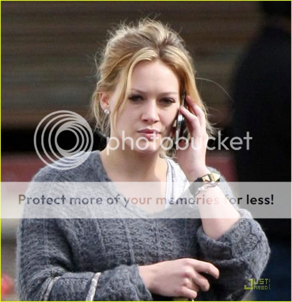 hilary-duff-baggy-bashful-05.jpg