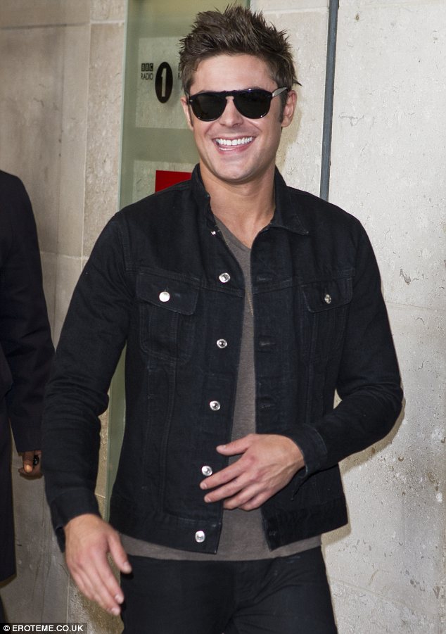 article-2617041-1D503EE700000578-848_634x901.jpg