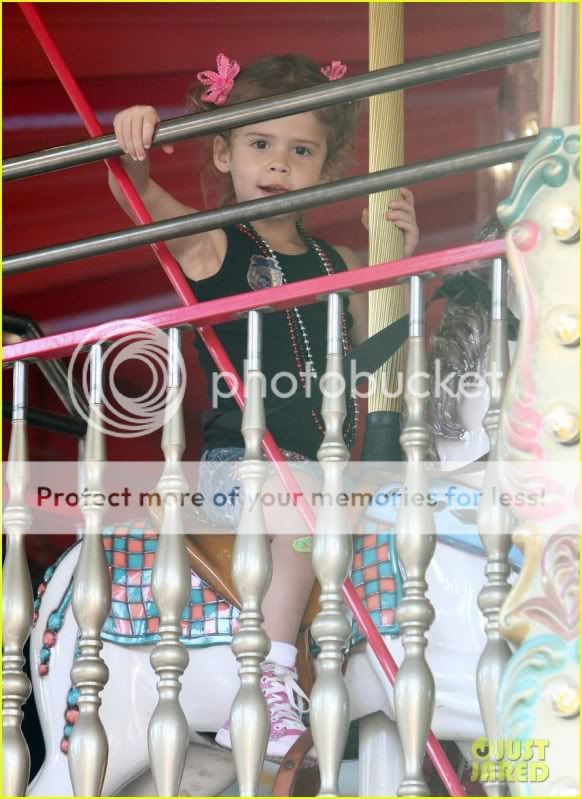 jessica-alba-family-fun-day-10.jpg