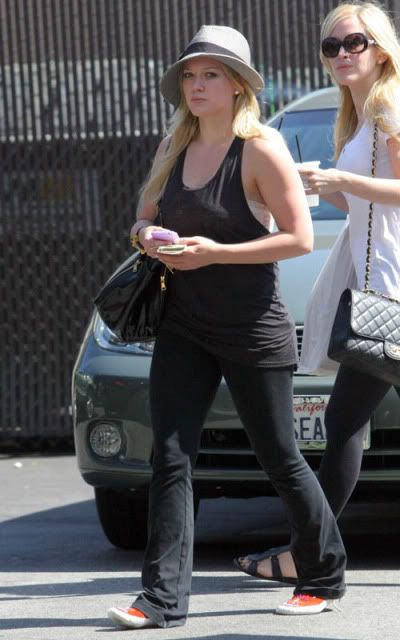 hilary-duff-7199-10.jpg