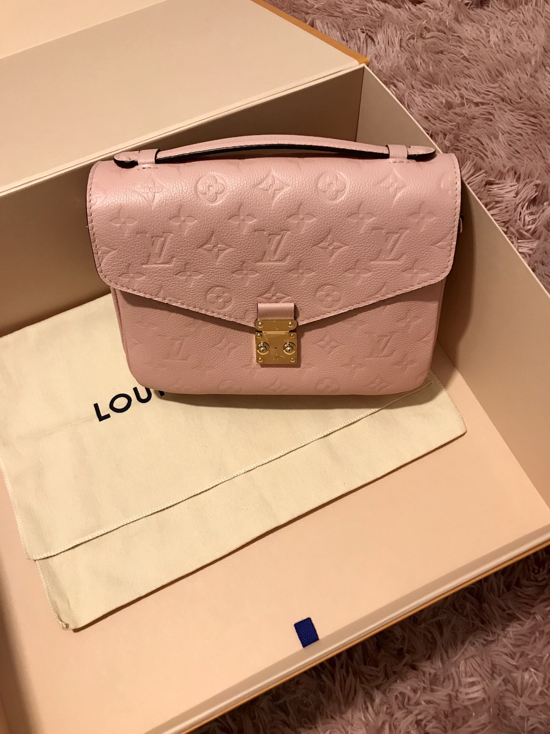 Louis Vuitton Rosalie Preloved - Remove Hotstamp and fade out defect on the  button 