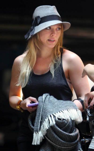 hilary-duff-7199-12.jpg