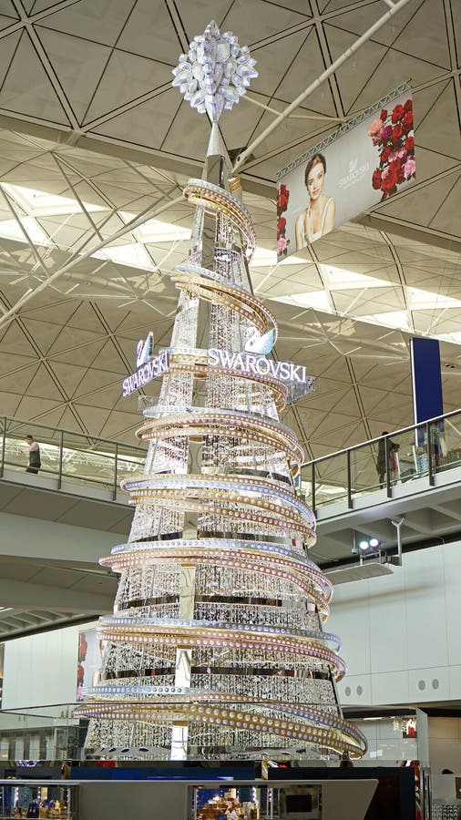 giant-crystal-christmas-tree-hk-airport-hong-kong-swarovski-36235845.jpg