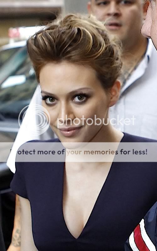 hilary-duff-101210-8JPG.jpg