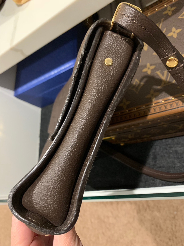 POCHETTE MÉTIS EAST WEST - Recently purchased this beauty at CDG LV last  week. I was never a fan of the original PM but the elongated shape and  chain caught my eye.