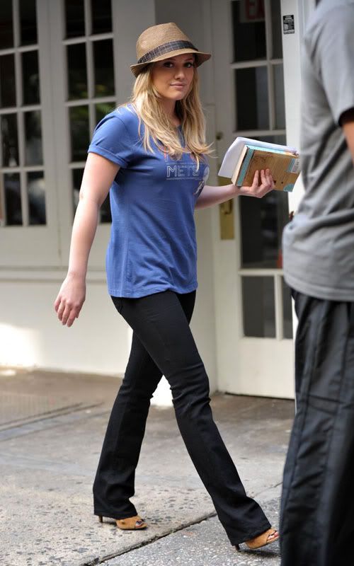 hilary-duff-839-4.jpg