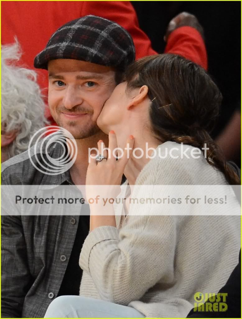 justin-timberlake-jessica-biel-lake.jpg