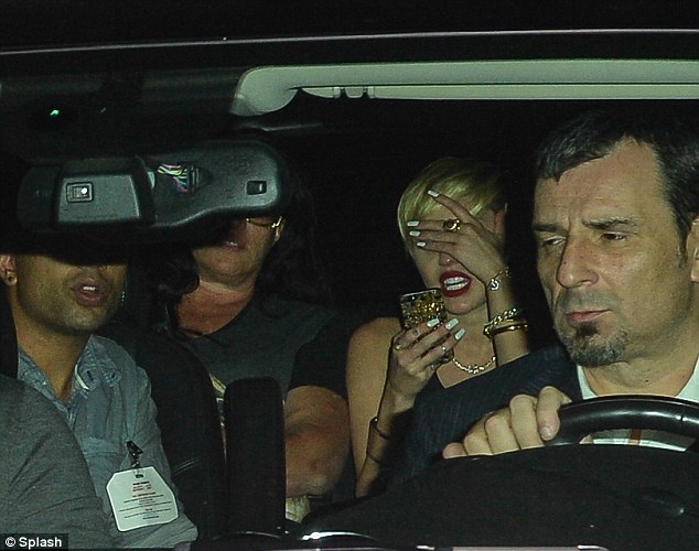 article-2443662-1882277500000578-713_634x500.jpg
