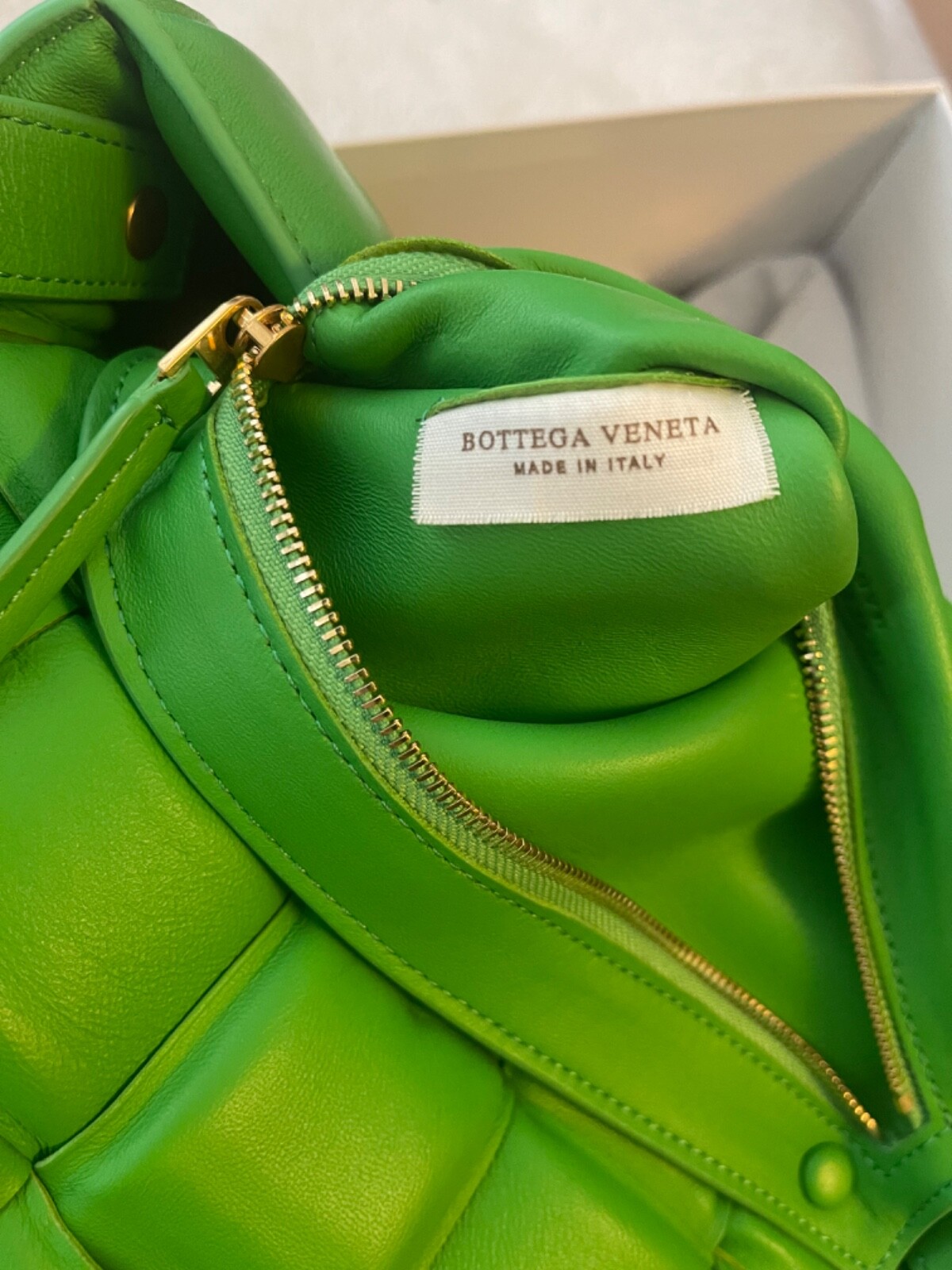 Image 9 - GEEEN BOTTEGA VENETA CASSETTE PADDED LEATHER CROSSBODY BAG