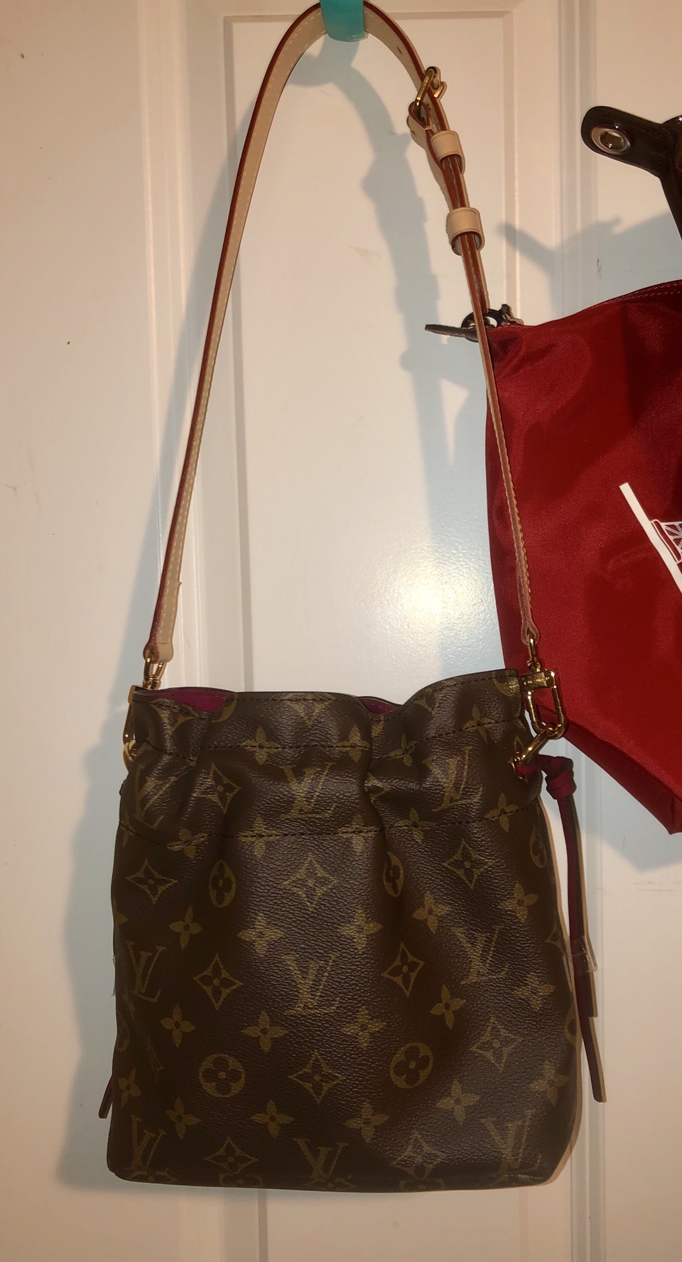 LV Noe Pouch ( D Ring )