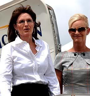sarah-palin-cindy-mccain.jpg