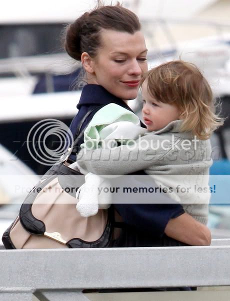 jovovich052809_04-full.jpg