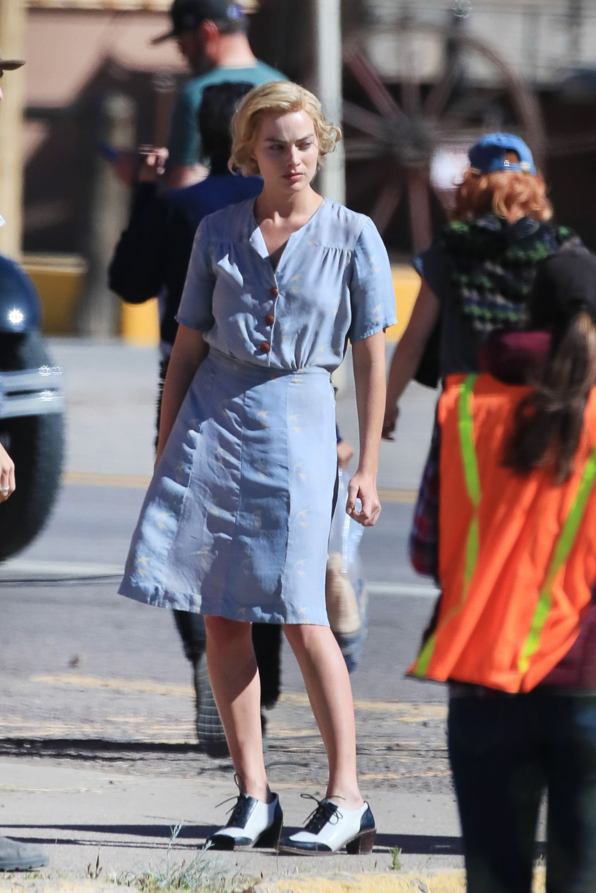 margot-robbie-on-the-set-of-dreamland-in-new-mexico-10-26-2017-10.jpg