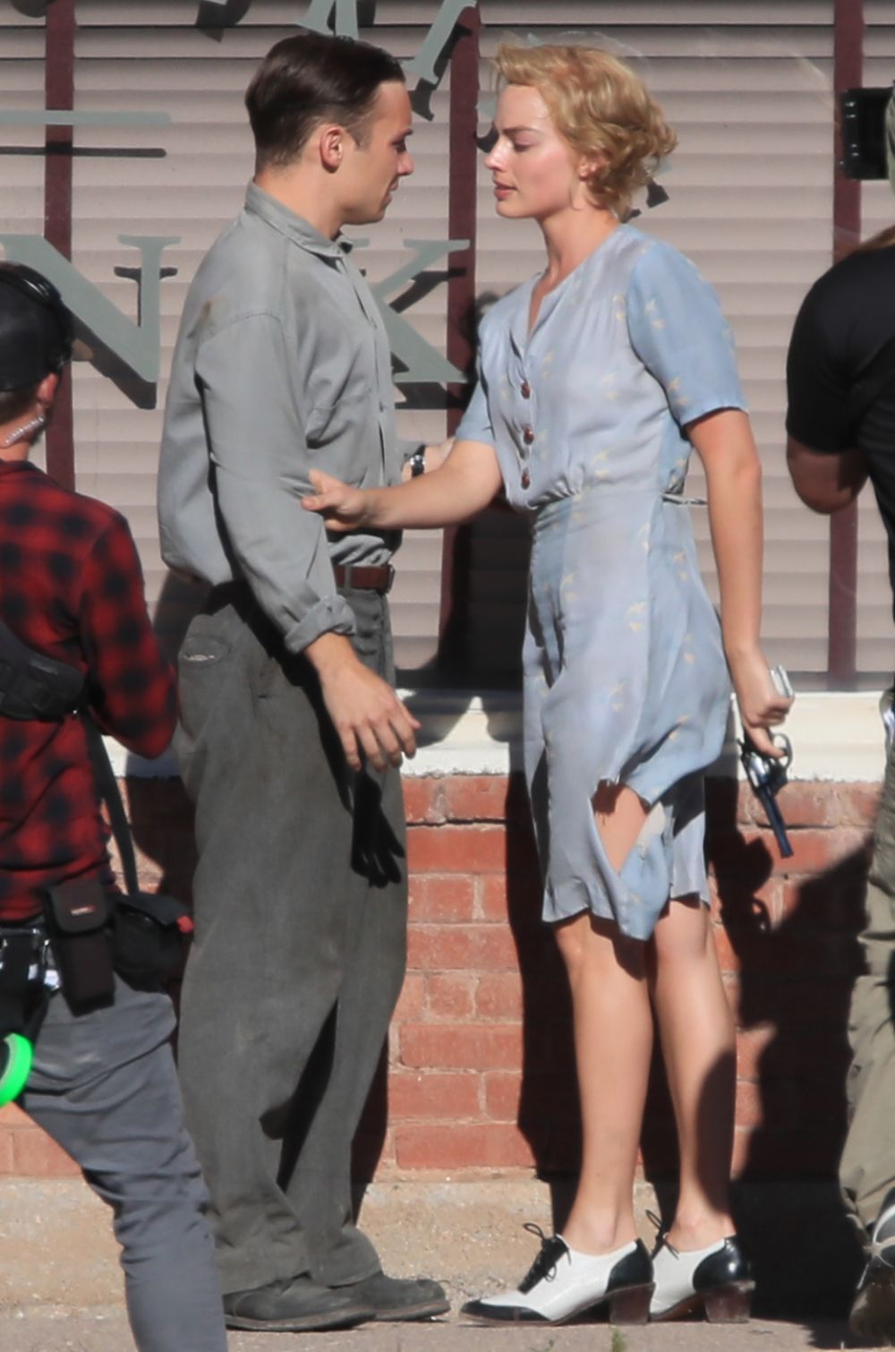margot-robbie-on-the-set-of-dreamland-in-new-mexico-10-26-2017-5.jpg