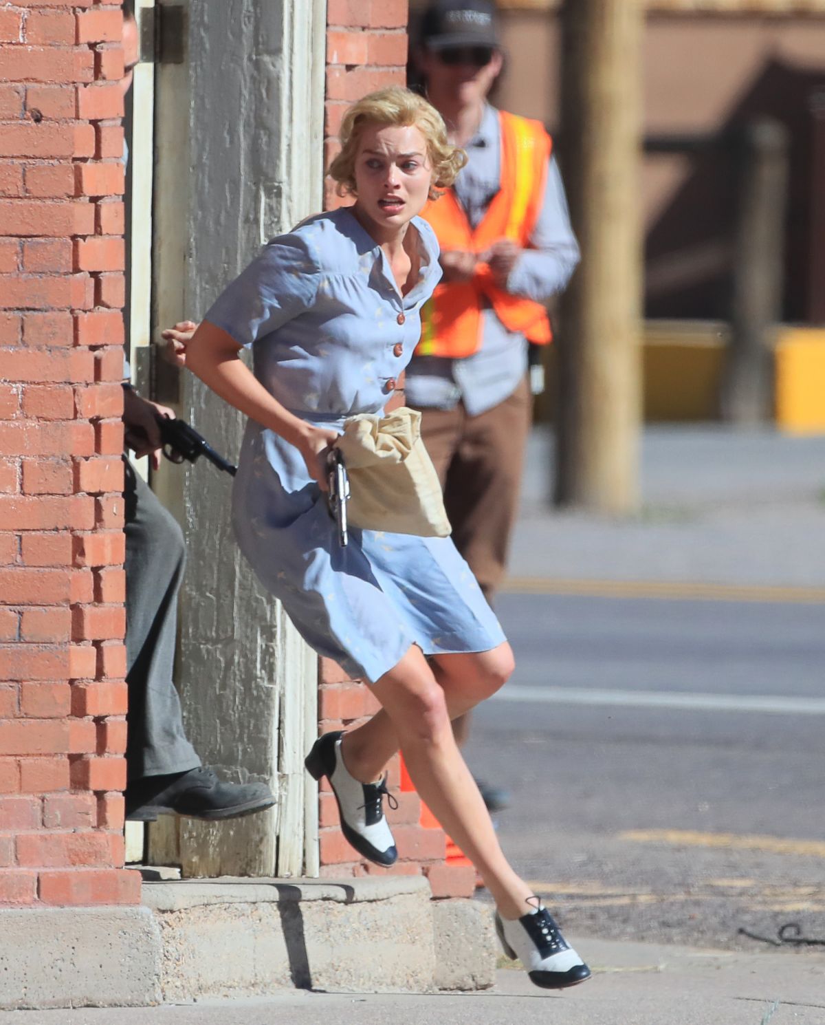 margot-robbie-on-the-set-of-dreamland-in-new-mexico-10-26-2017-6.jpg