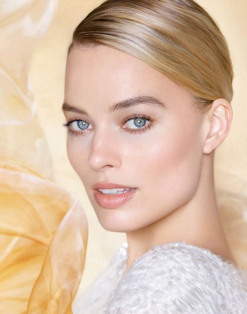 margot-robbie-chanel-essence-scent-campaign-july-2019-more-photos-5.jpg