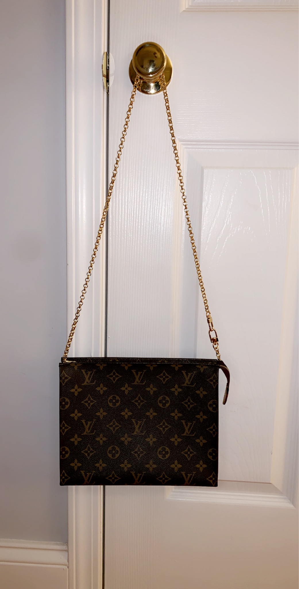 lv toiletry pouch 26 chain